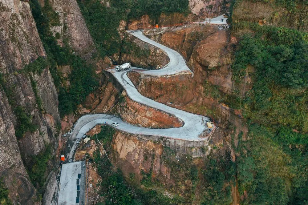 Serra do Corvo Branco deve ser reaberta em julho com tráfego em meia pista