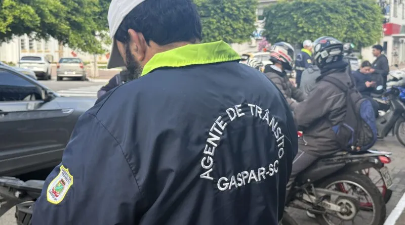 Fiscalização flagra adolescente conduzindo moto e motociclistas com CNH suspensa em Gaspar