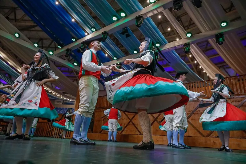 Oktoberfest Blumenau abre inscrições para Festival de Danças Germânicas