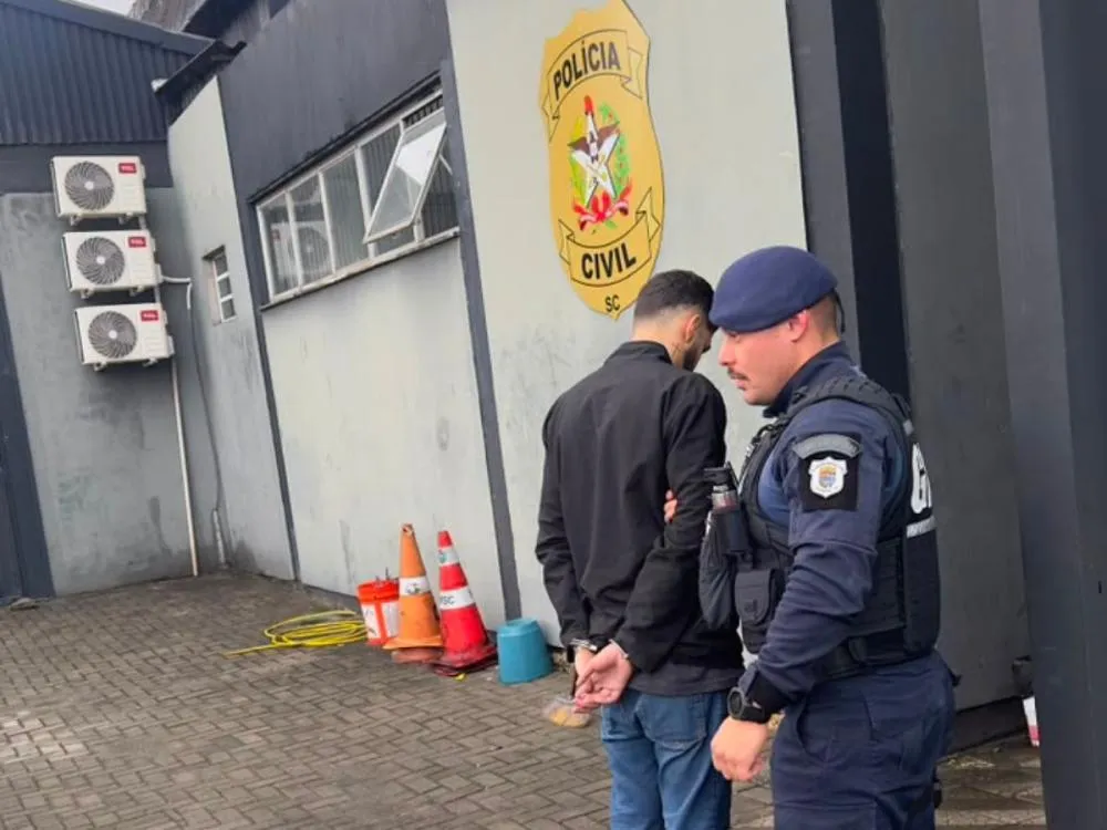 Guarda Municipal de Trânsito identifica CNH falsa durante atendimento a acidente e prende motorista em Blumenau
