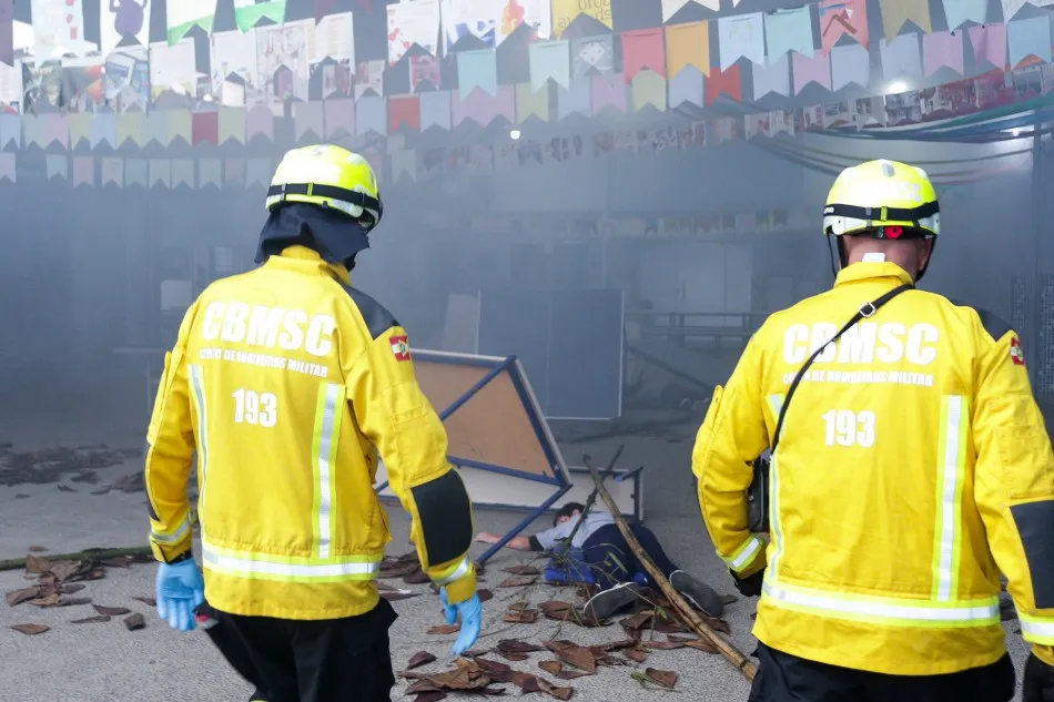 Simulado de evacuação mobiliza 36 mil estudantes em escolas de Blumenau; veja fotos