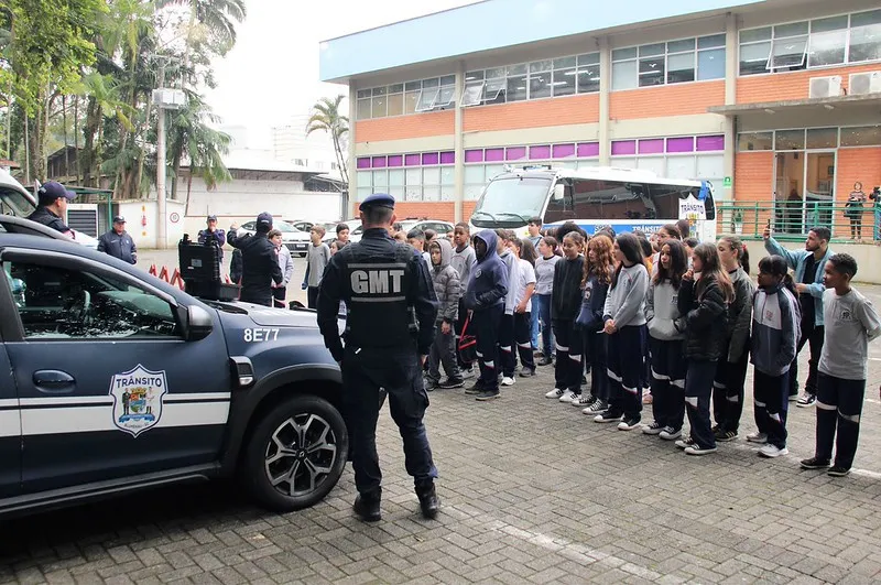 Estudantes do 5º ano de escola municipal concluem formação em educação para o trânsito em Blumenau