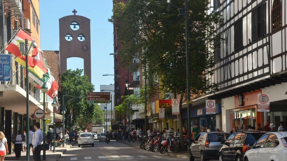 Campanha de Dia dos Pais da CDL Blumenau vai premiar consumidores e vendedores