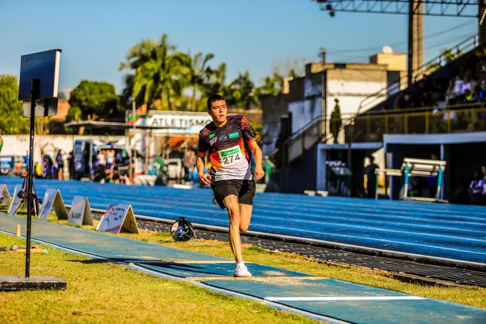 Blumenau sobe ao pódio no atletismo e conquista três medalhas nos Joguinhos Abertos