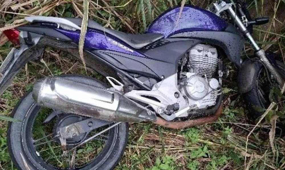 Moto furtada durante a madrugada é encontrada horas depois em terreno abandonado em Indaial