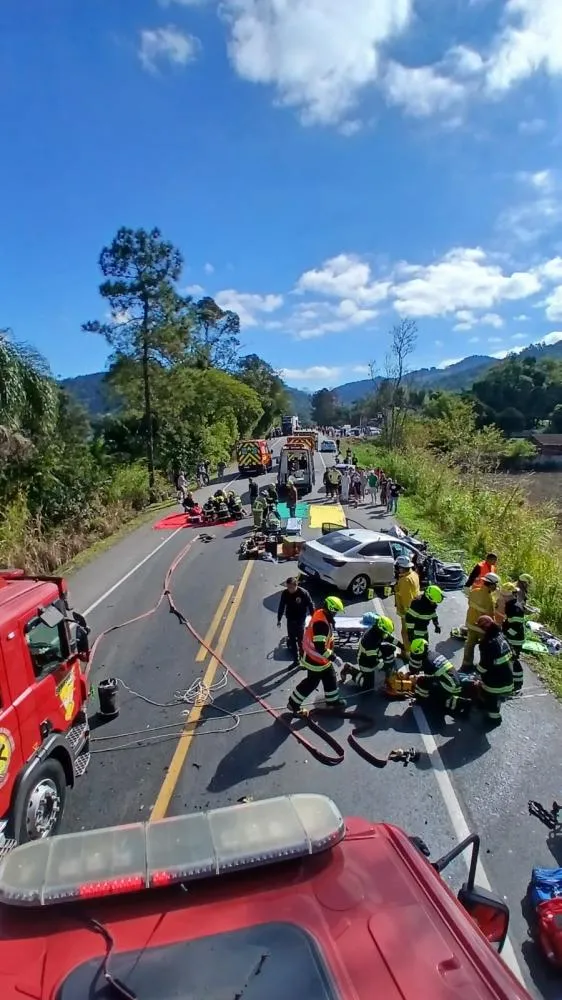 Acidente deixa motorista gravemente ferido na BR - 470 em Rodeio