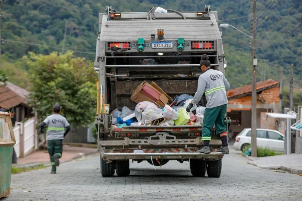 Trecho do bairro Vorstadt, em Blumenau, terá coleta de lixo no período noturno a partir desta semana; entenda