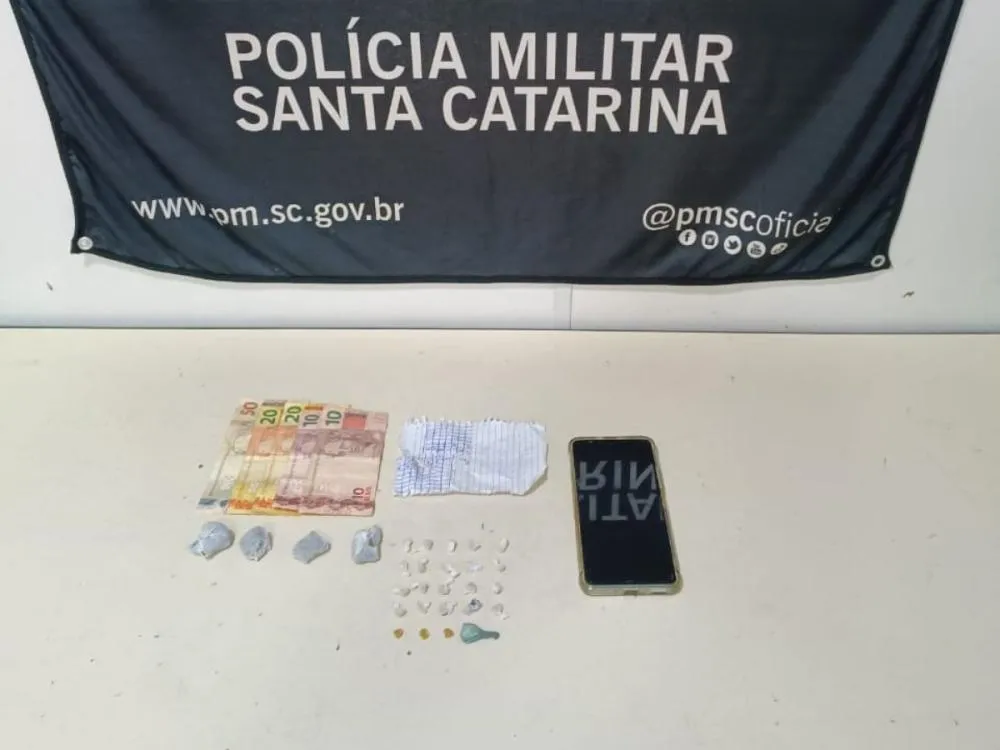 Adolescente de 17 anos é apreendido por tráfico de drogas no Passo Manso, em Blumenau