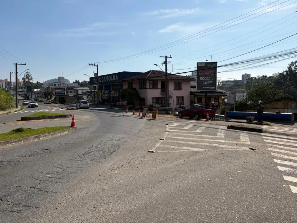 Obra da nova adutora altera o trânsito na Rua Pomerode a partir de quinta-feira em Blumenau