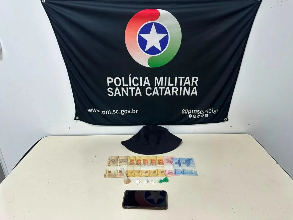 Adolescente de 17 anos é apreendido com crack e cocaína no bairro Passo Manso