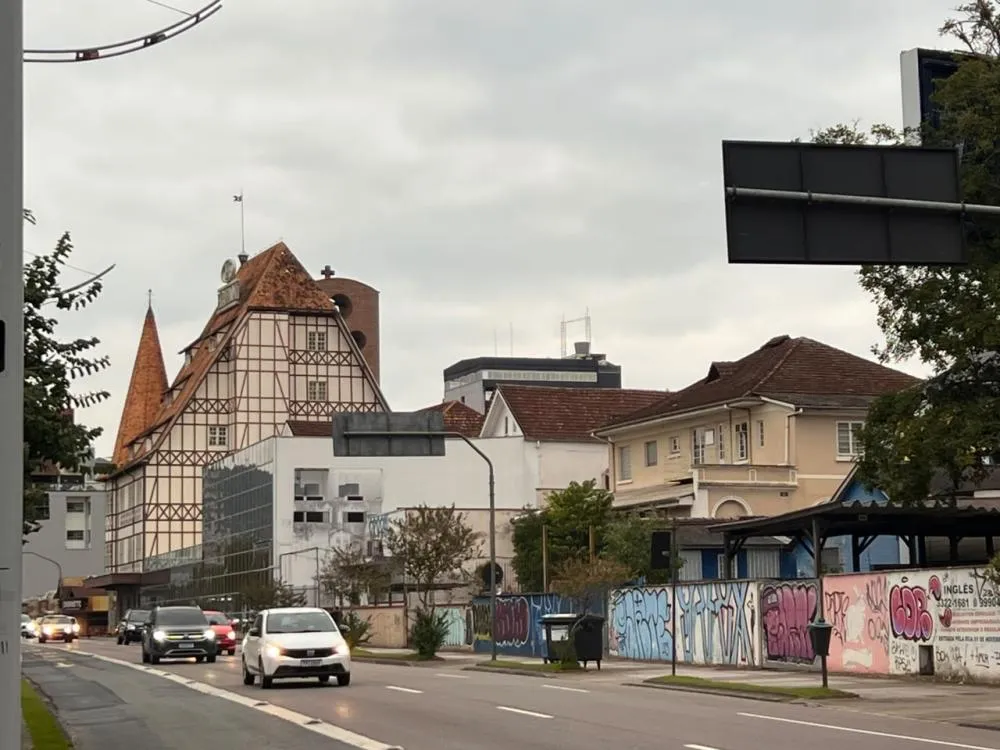 Quarta-feira tem chuva de manhã e risco de trovoadas à tarde em Blumenau