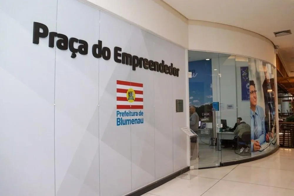 Mutirão orienta microempreendedores de Blumenau sobre plataforma que amplia acesso a contratos públicos