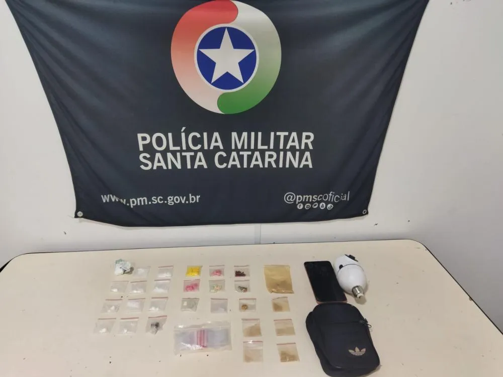 Abordagem da PM termina com prisão por tráfico e apreensão de entorpecentes em Blumenau