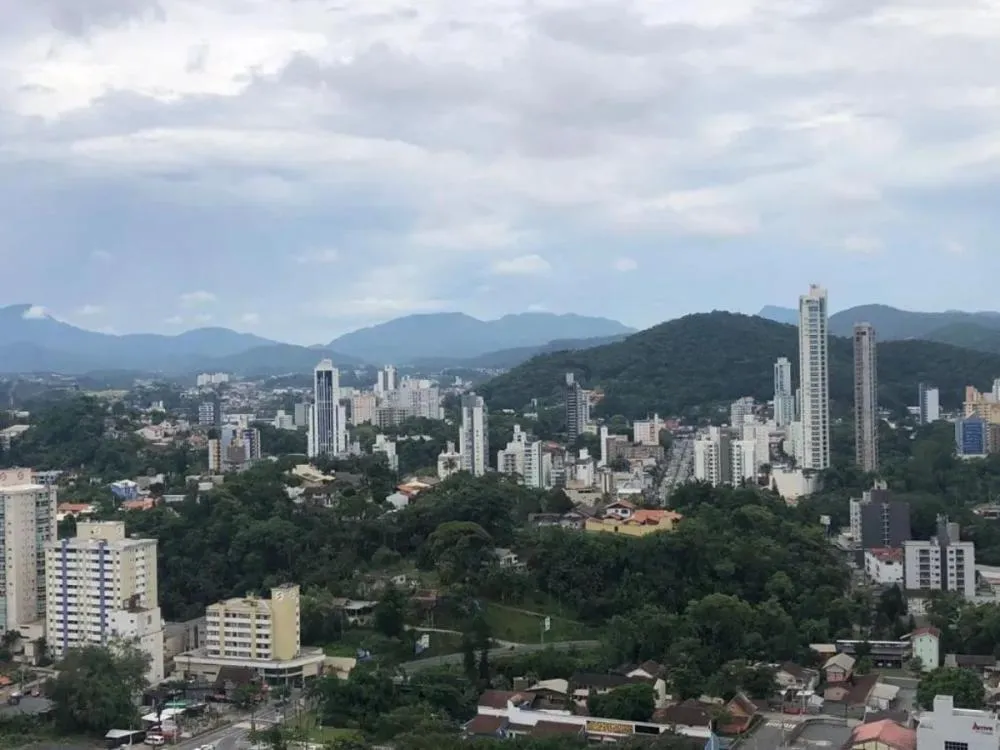 Segunda-feira começa nublada em Blumenau, mas sol aparece à tarde e temperatura sobe