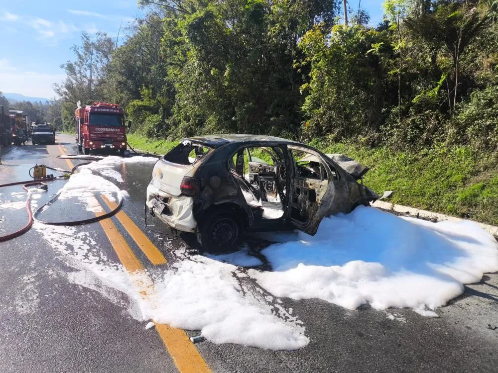 Batida de frente entre dois carros deixa um morto e três feridos na BR-470, em Ibirama