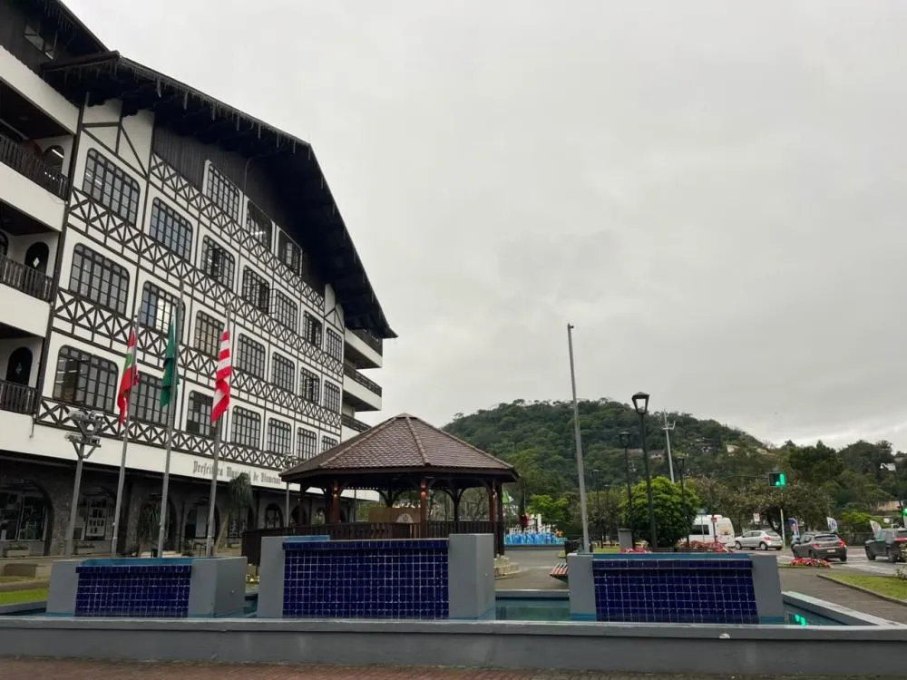 Quinta-feira tem chuva persistente e risco de temporal em Blumenau