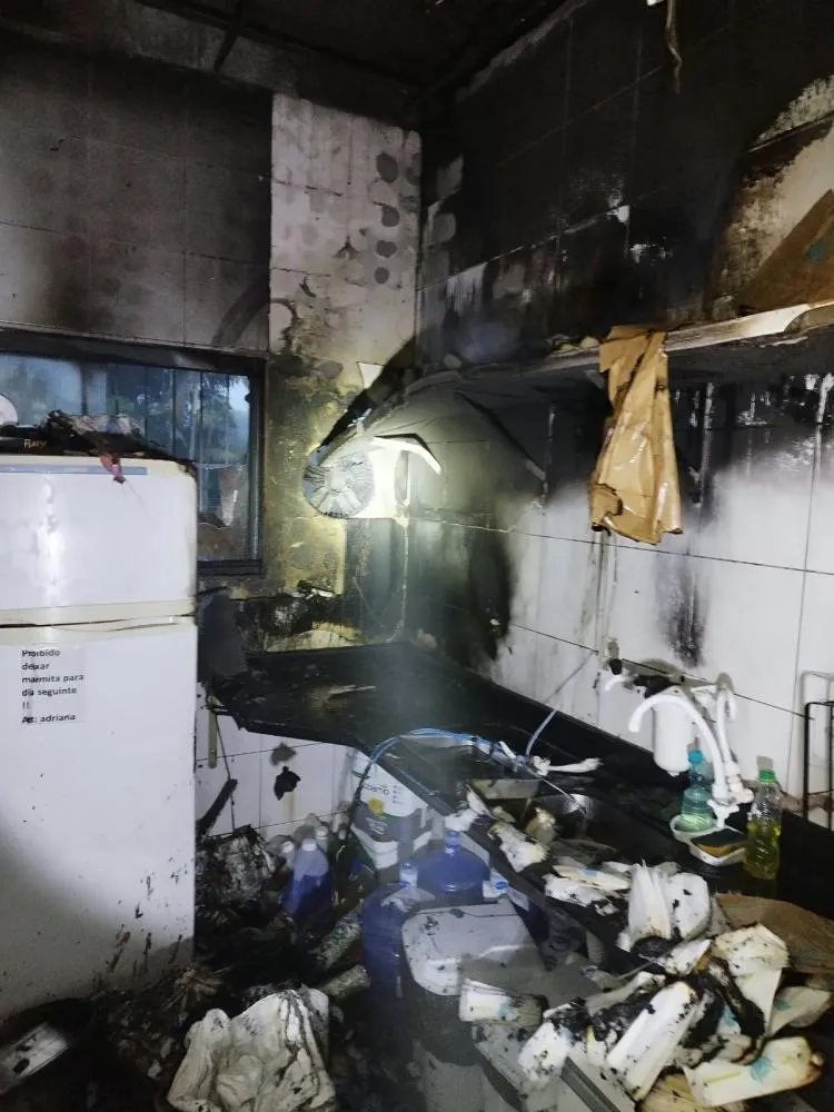 Incêndio atinge cozinha de posto de combustível em Rio do Sul