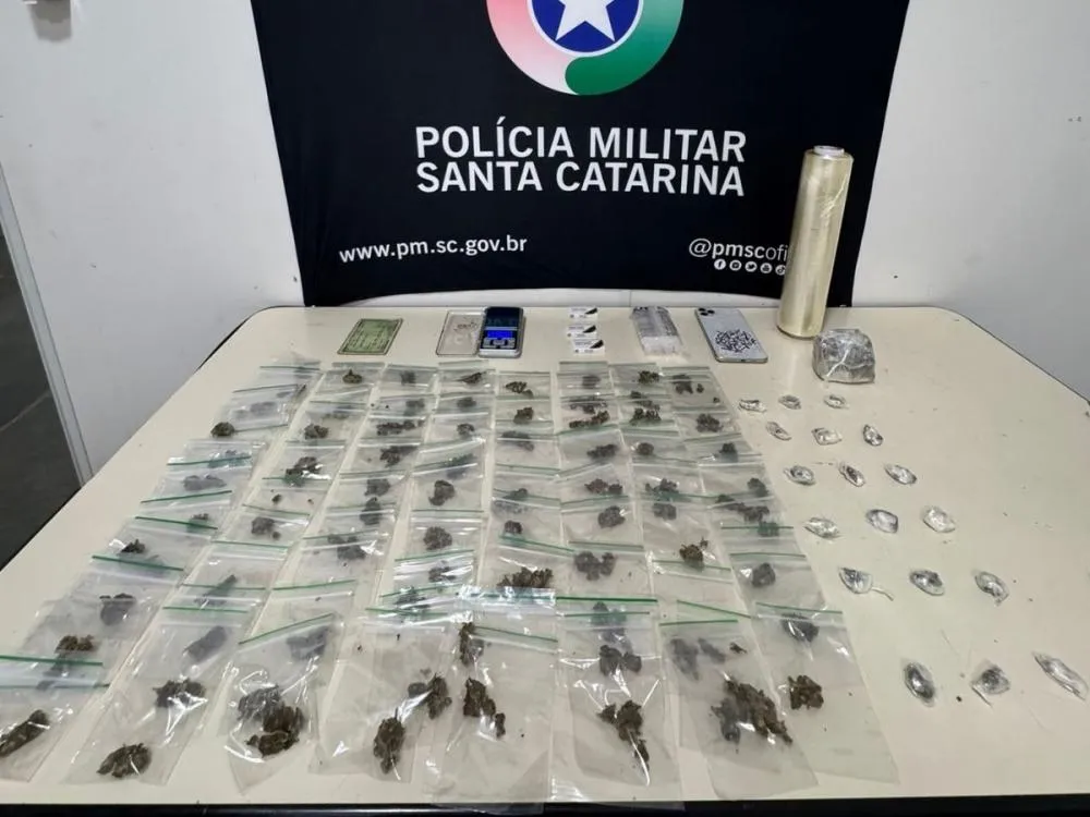 Adolescente de 17 anos é apreendido com maconha pronta para venda em Blumenau