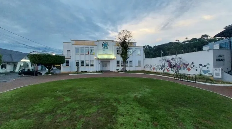 Gaspar abre concurso público para vagas na rede municipal de ensino e salários de até R$ 5,4 mil 