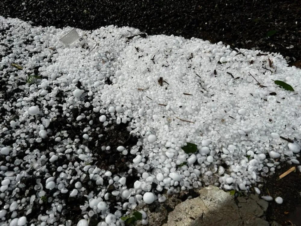 Temporais com granizo e vendaval atingem 17 cidades de SC; seis municípios decretaram emergência