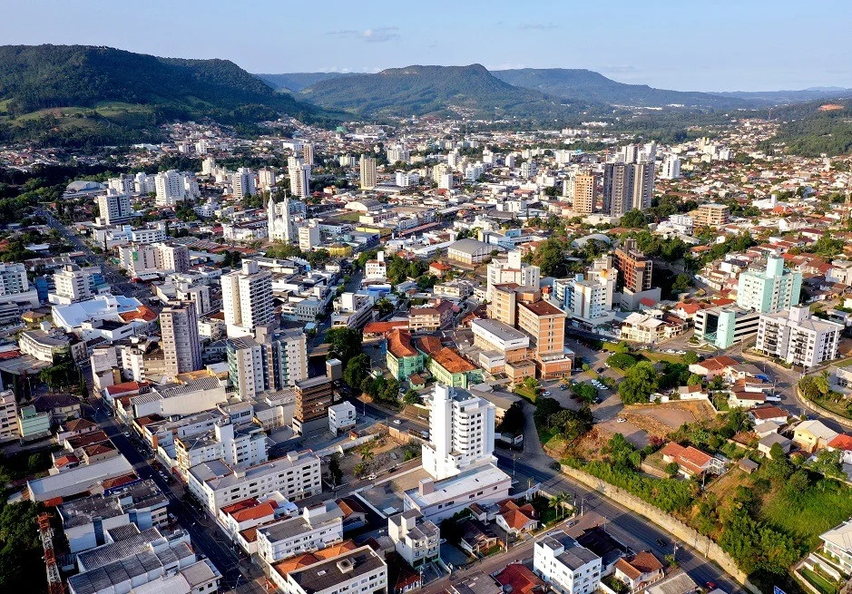 Prefeitura de Rio do Sul abre processo seletivo com salários de até R$ 6 mil; veja como se inscrever