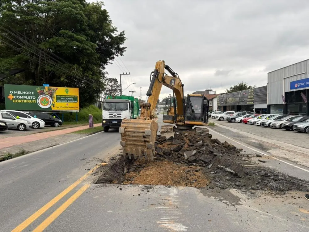 Reparo na Rua Engenheiro Udo Deeke continua neste sábado em Blumenau