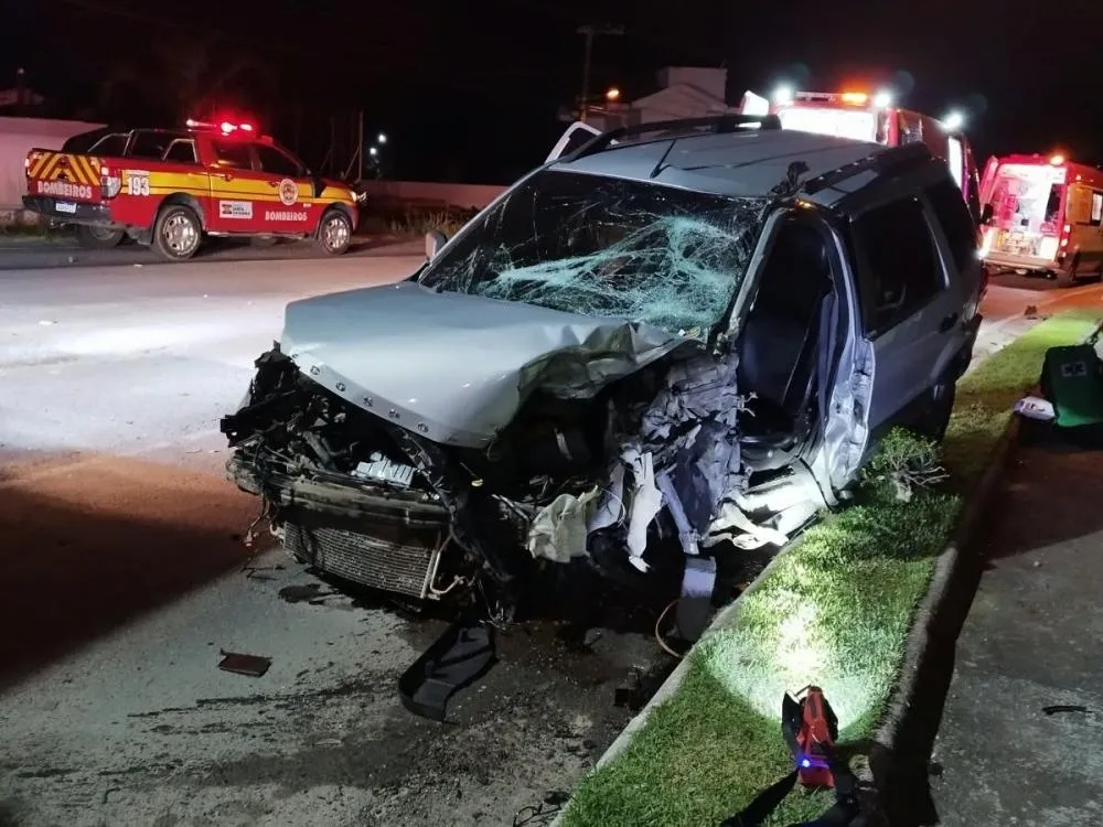 Batida entre carreta e carro deixa homem ferido na SC-350, em Aurora