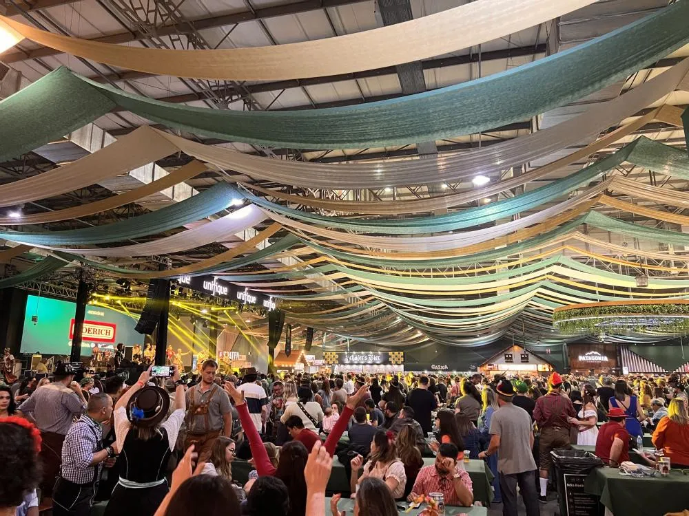 Entrada gratuita e abertura do Galegão são destaques da Oktoberfest Blumenau nesta quinta