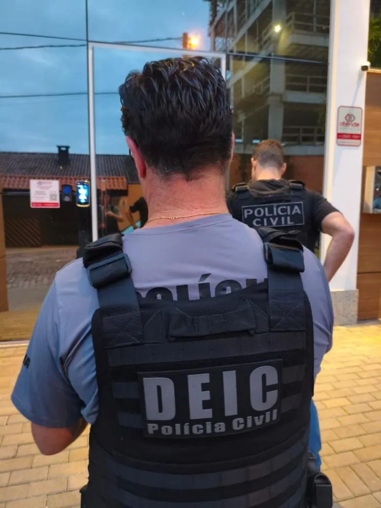 Polícia Civil faz operação contra suspeita de fraude em licitações de publicidade e cumpre mandados em Blumenau
