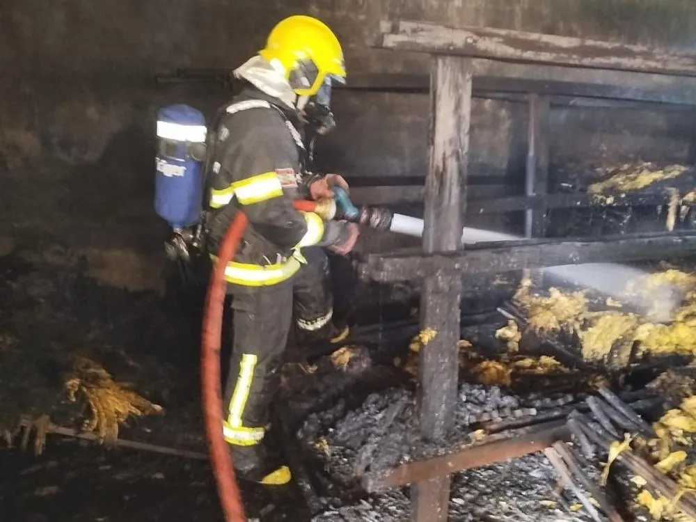Incêndio atinge estufa de fumo e causa prejuízo de R$ 30 mil em Ituporanga