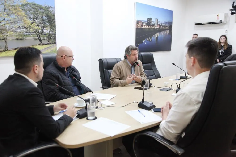 Secretário de Saúde Blumenau reconhece problemas no CEDAP e avalia transferência de sede para imóvel no bairro Garcia