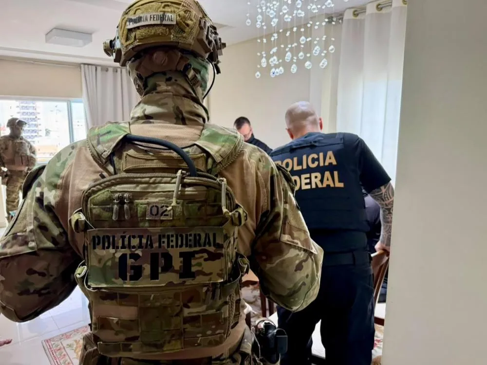 Operação Milão: PF faz buscas em quatro cidades da Serra e afasta policial rodoviário suspeito de receber propina para liberar cargas de madeira ilegal