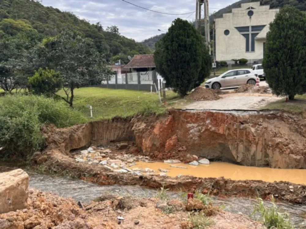 Após anos de espera, Gaspar inicia obra para substituir ponte danificada na tragédia de 2008