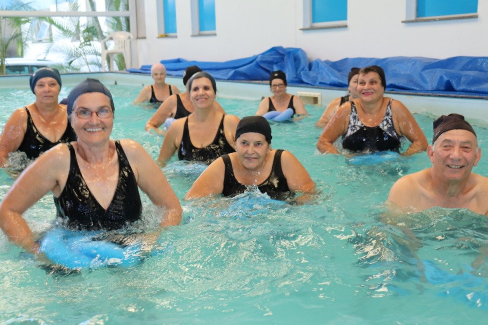 Aulas de hidroginástica na Pró-Família. Foto: Marcelo Martins