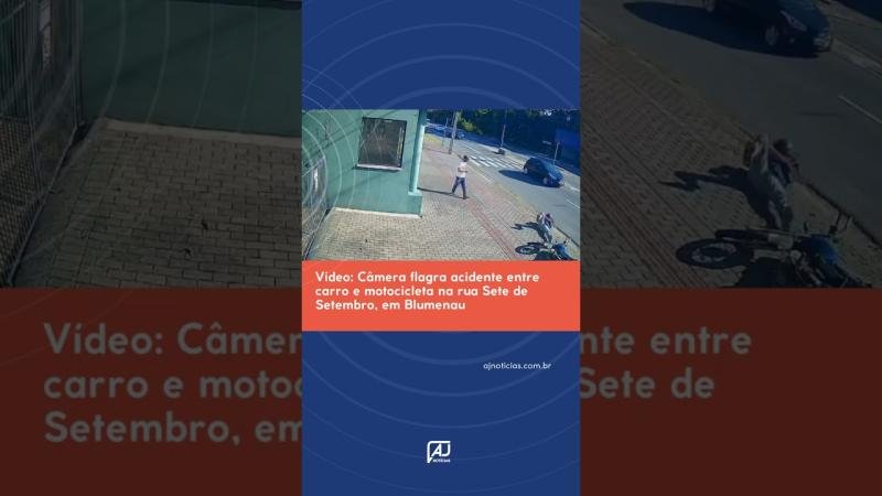 Vídeo: Câmera flagra acidente entre carro e motocicleta na rua Sete de Setembro, em Blumenau