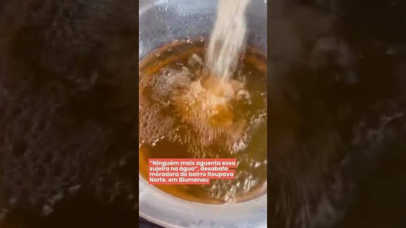 “Ninguém mais aguenta essa sujeira na água”, desabafa moradora do bairro Itoupava Norte, em Blumenau