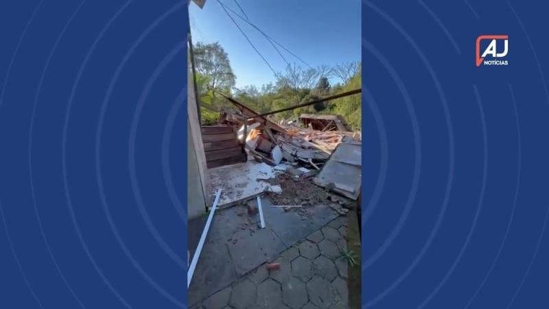 Prédio desaba em Ibirama, deixa jovem ferido e mobiliza força-tarefa com mais de 40 profissionais na ocorrência