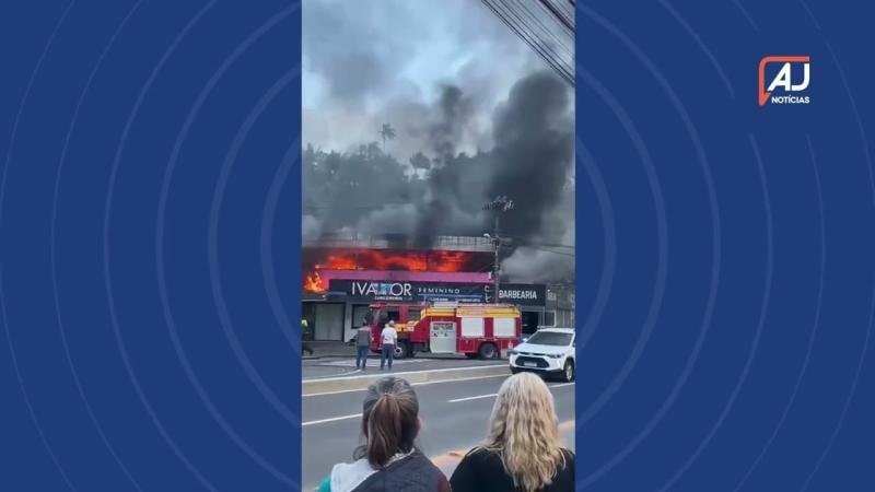 Incêndio atinge loja no bairro Fortaleza, em Blumenau