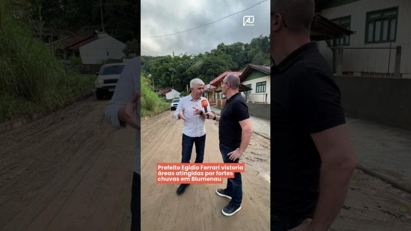 Prefeito Egidio Ferrari vistoria áreas atingidas por fortes chuvas em Blumenau