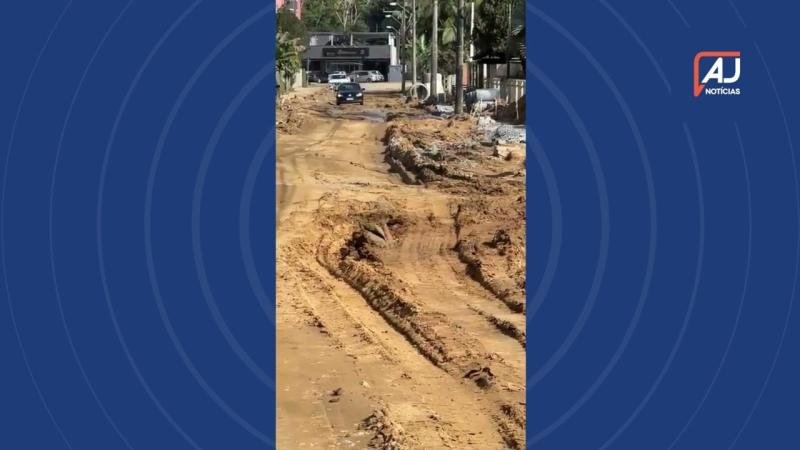 Obra na Itoupava Central compromete acesso a casas na Rua Valdemar Zink e gera reclamações