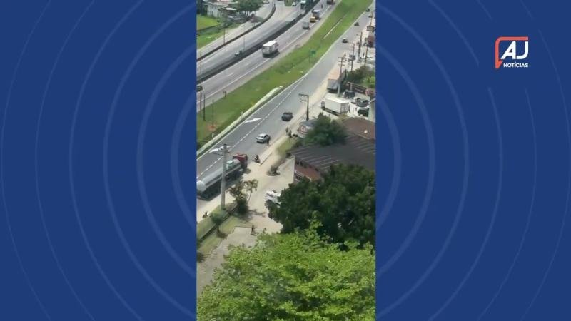 Polícia prende 10 torcedores após confronto entre grupos do Santos e Internacional na BR-101