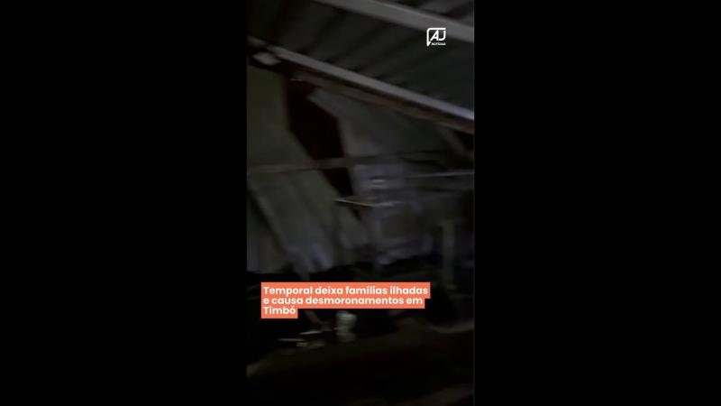 Temporal deixa famílias ilhadas e causa desmoronamentos em Timbó