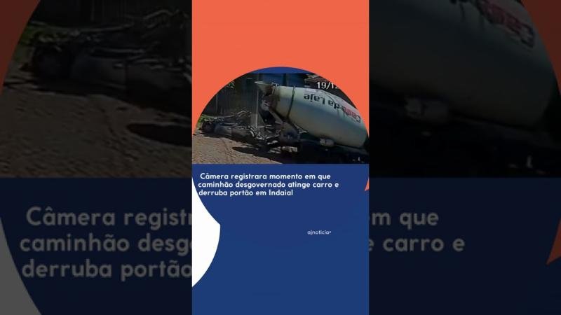 Câmera registrara momento em que caminhão desgovernado atinge carro e derruba portão em Indaial