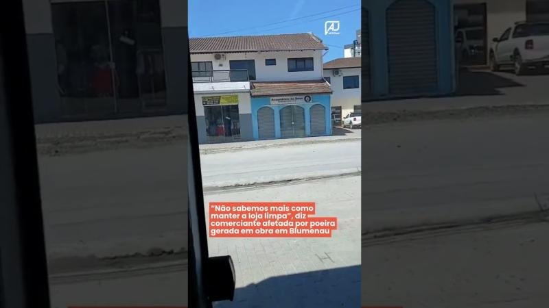 “Não sabemos mais como manter a loja limpa”, diz comerciante afetada por poeira gerada em obra em Blumenau