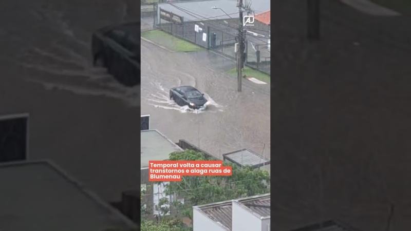 Temporal volta a causar transtornos e alaga ruas de Blumenau