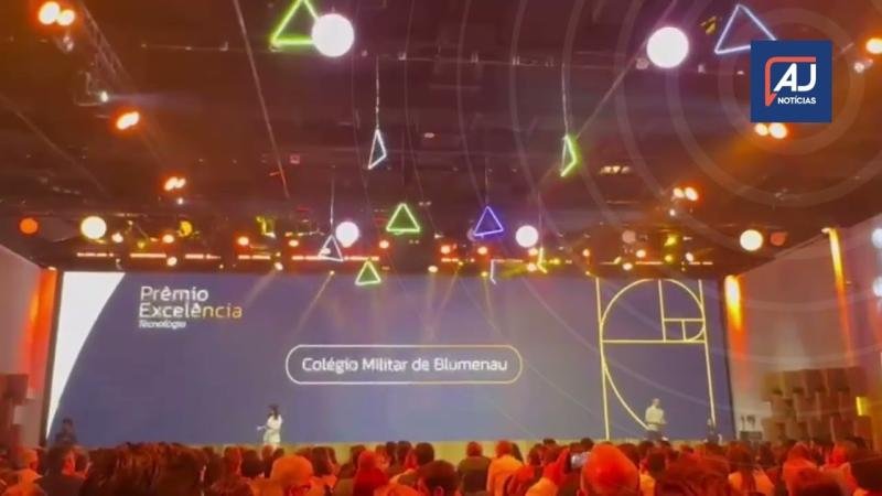 Colégio Policial Militar de Blumenau é premiado por excelência em tecnologia educacional