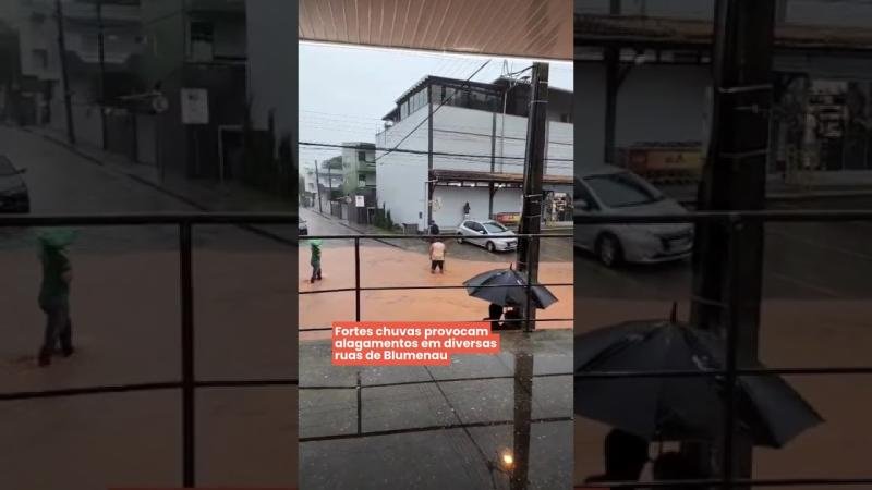 Vídeo: Fortes chuvas provocam alagamentos em diversas ruas de Blumenau