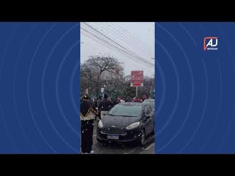 Neve volta a cair em Santa Catarina pela terceira vez neste ano