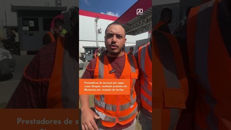 Prestadores de serviços por apps, como Shopee, realizam protesto em Blumenau por reajuste de tarifas