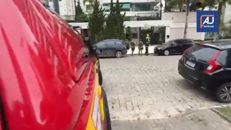 Moradores controlam princípio de incêndio em chafariz de condomínio em Blumenau